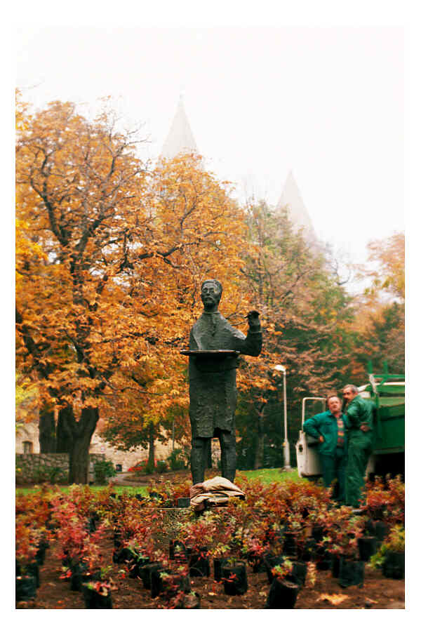 Statue outside Szkesegyhz Church, Pecs